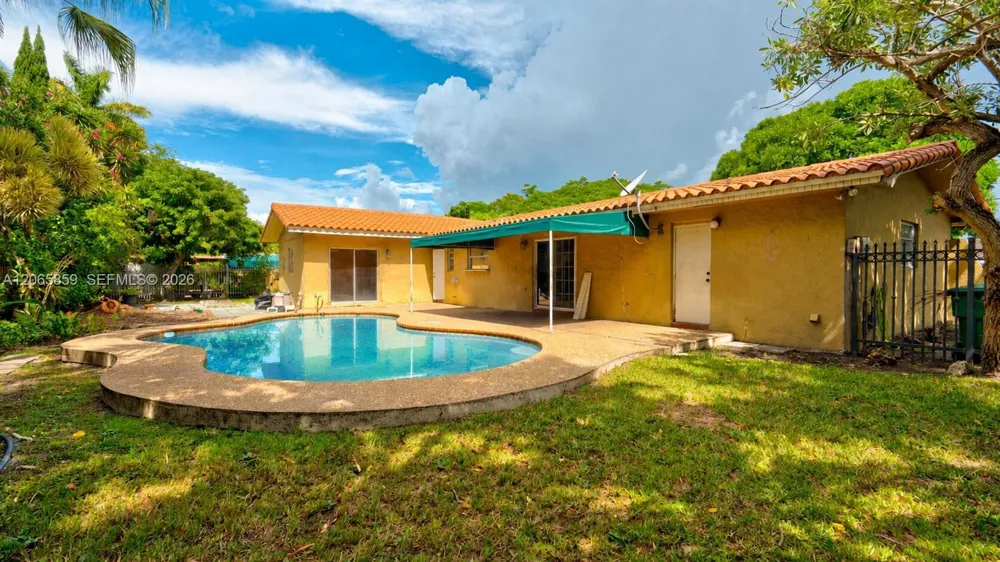 10710 SW 32nd St Miami, FL 33165