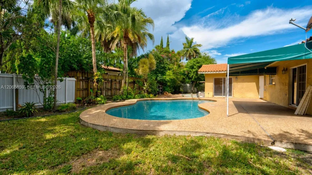 10710 SW 32nd St Miami, FL 33165