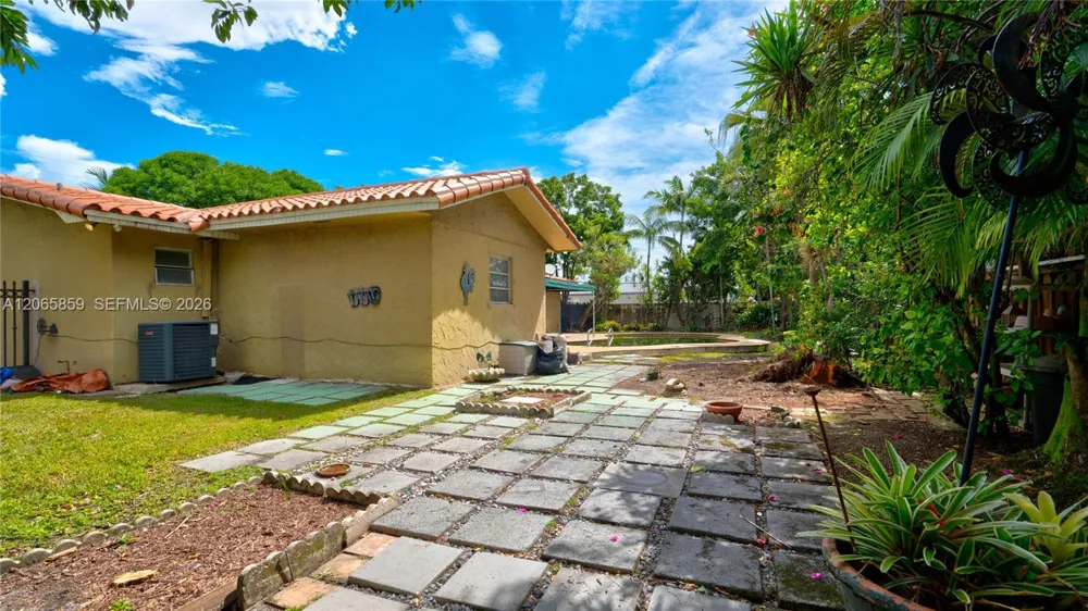 10710 SW 32nd St Miami, FL 33165