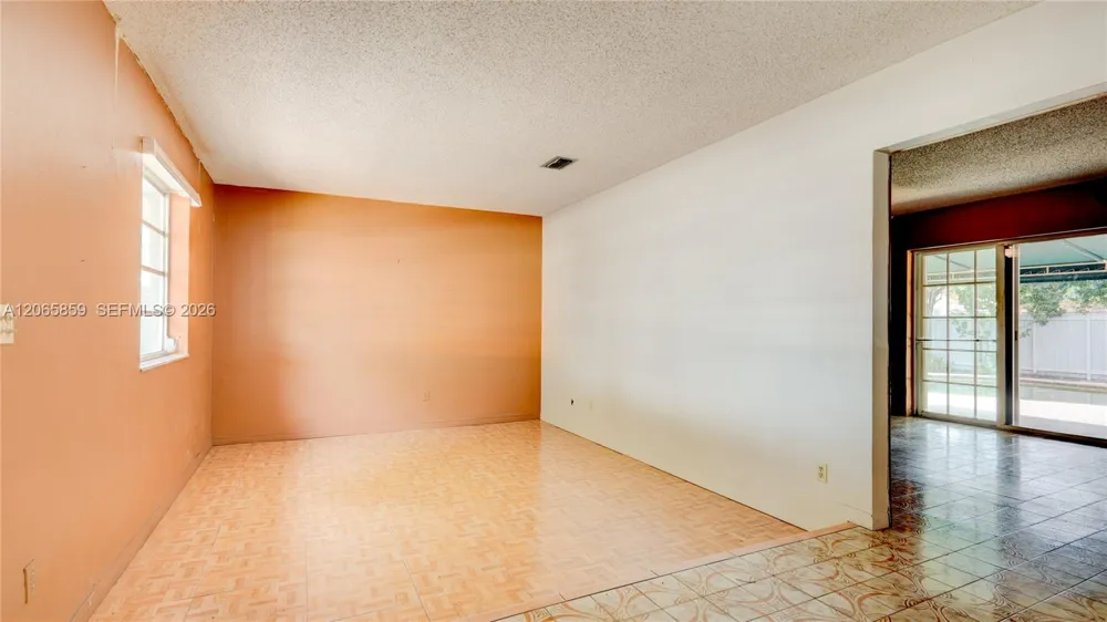 10710 SW 32nd St Miami, FL 33165
