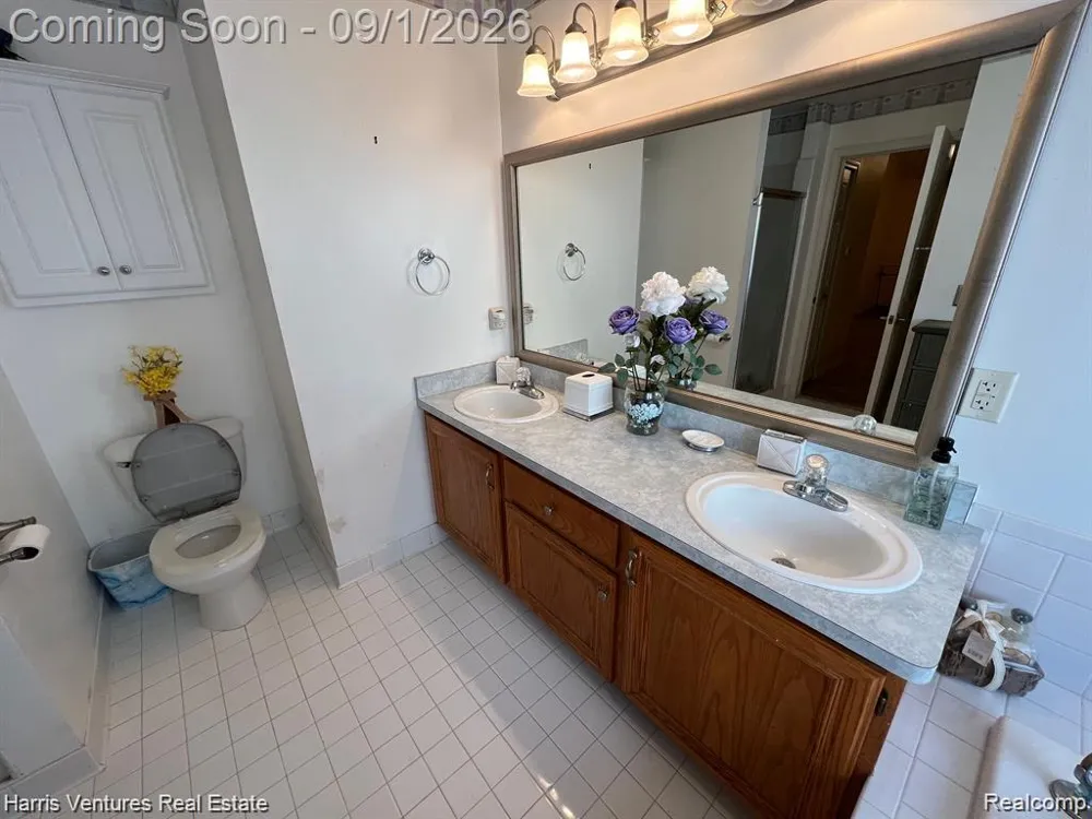 31271 Lavender Drive Rockwood City, MI 48173