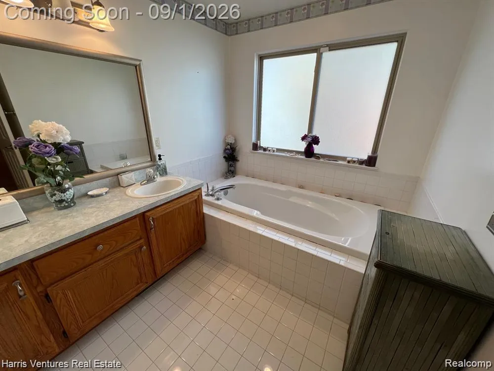 31271 Lavender Drive Rockwood City, MI 48173