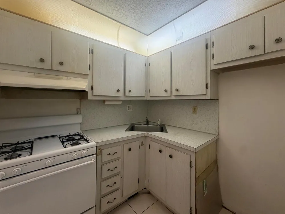 20210 NE 2ND AVENUE #V14 Miami Gardens, FL 33179