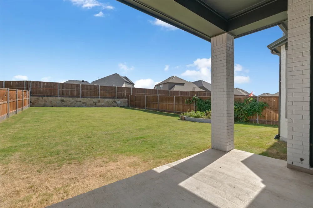 2448 Halter Drive Aubrey, TX 76227