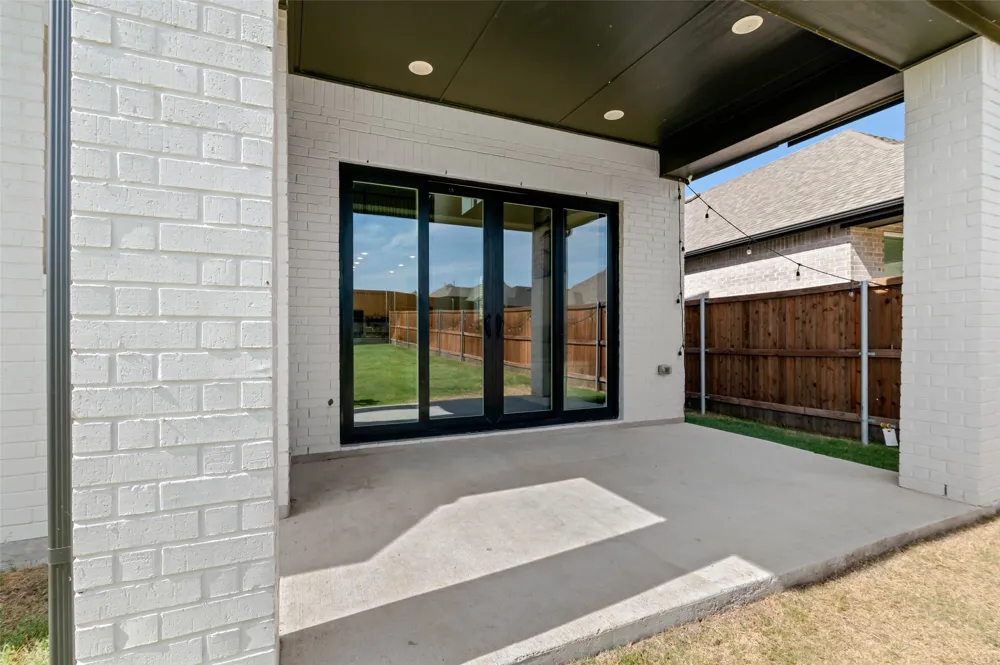 2448 Halter Drive Aubrey, TX 76227