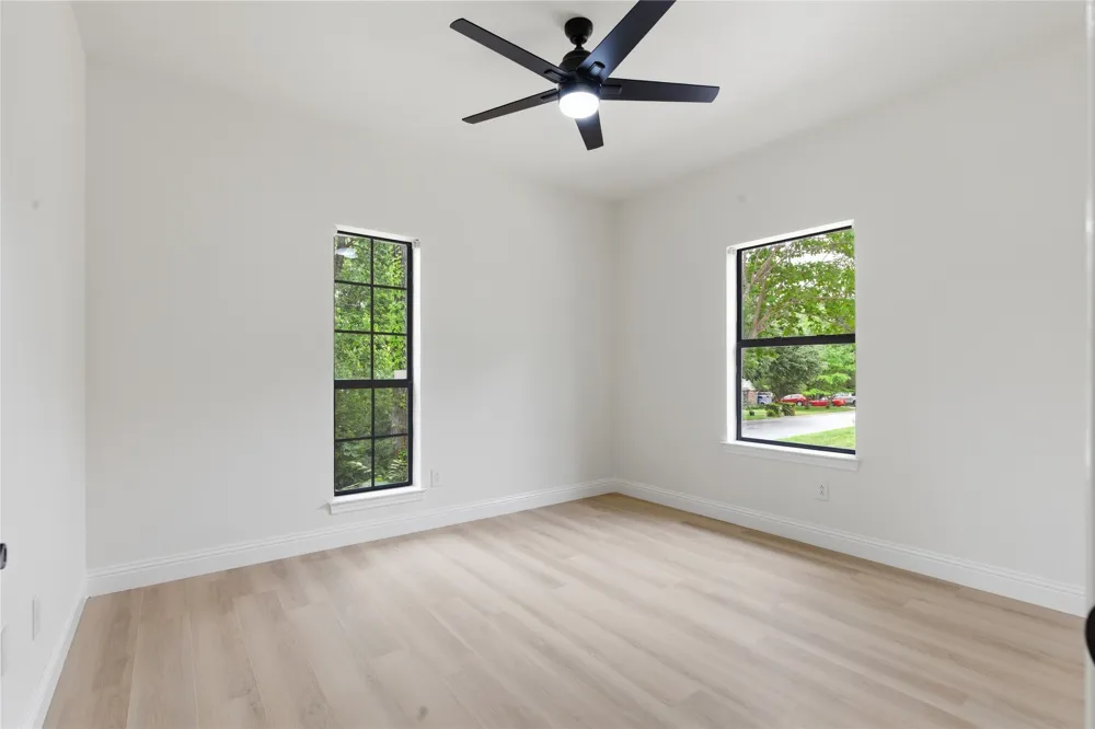 237 Bradford Drive Hurst, TX 76053