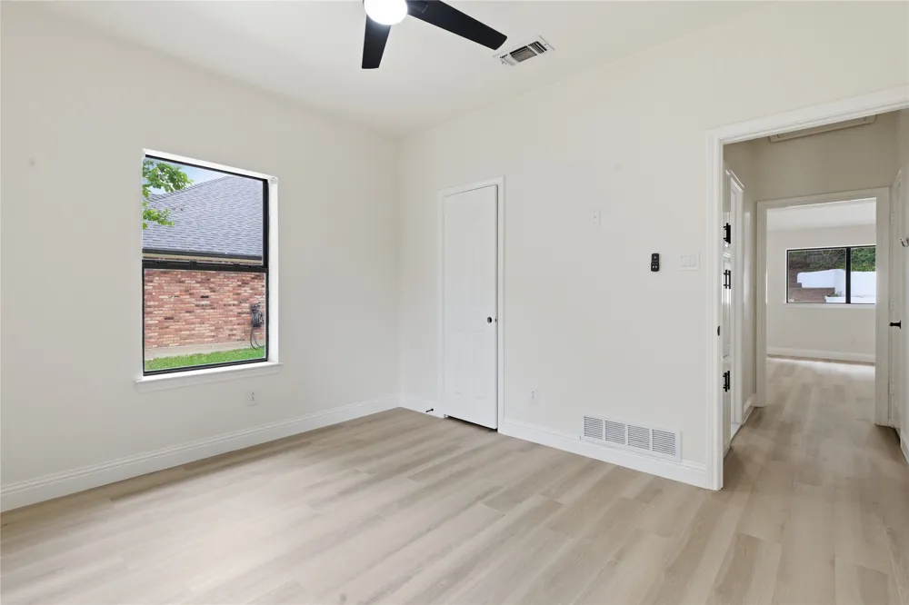 237 Bradford Drive Hurst, TX 76053