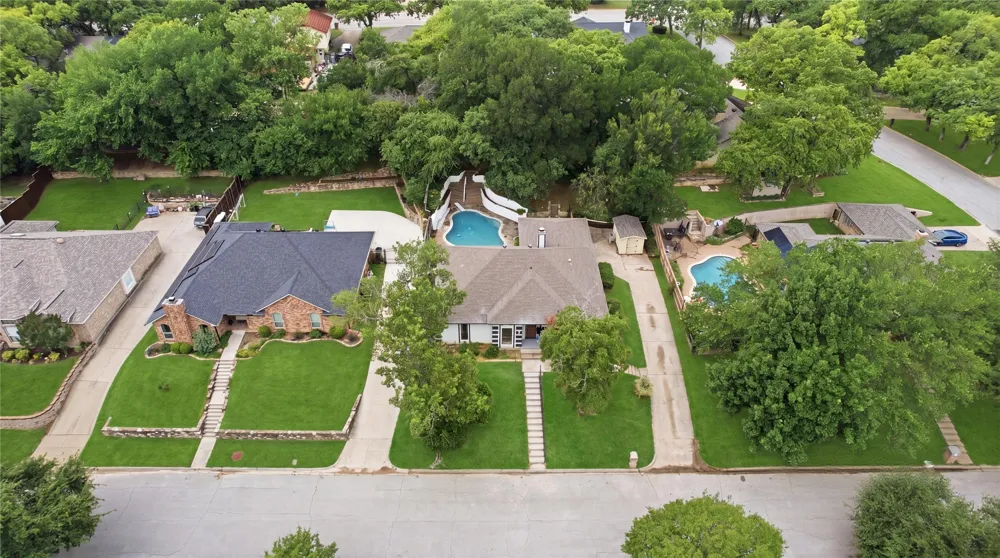237 Bradford Drive Hurst, TX 76053