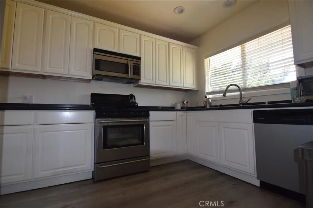 9930 Saticoy Street Burbank, CA 91504
