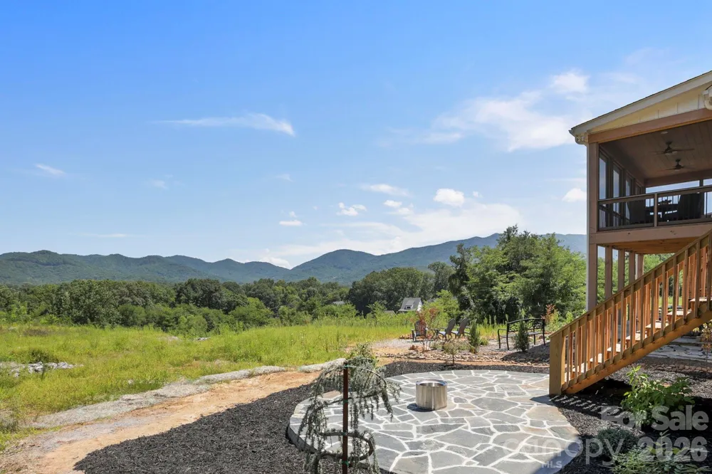 128 Chepstow Place Black Mountain, NC 28711