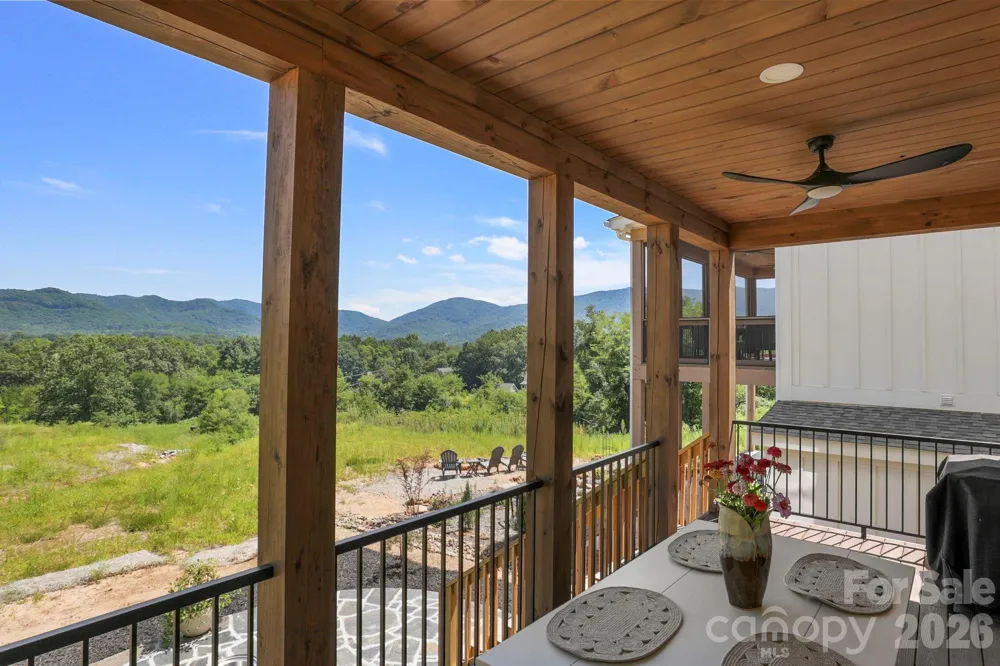 128 Chepstow Place Black Mountain, NC 28711