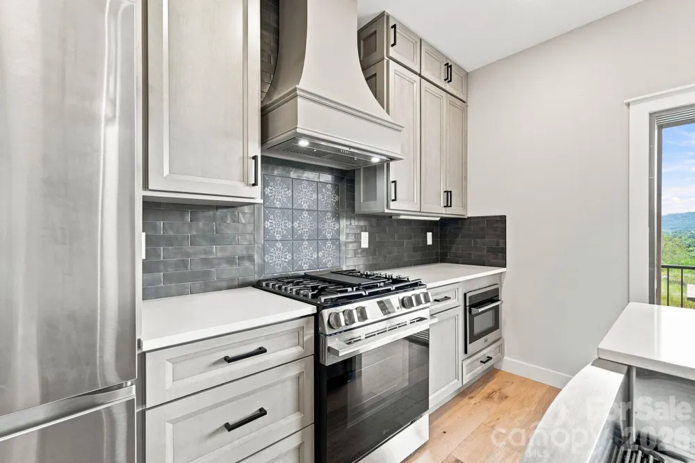 128 Chepstow Place Black Mountain, NC 28711