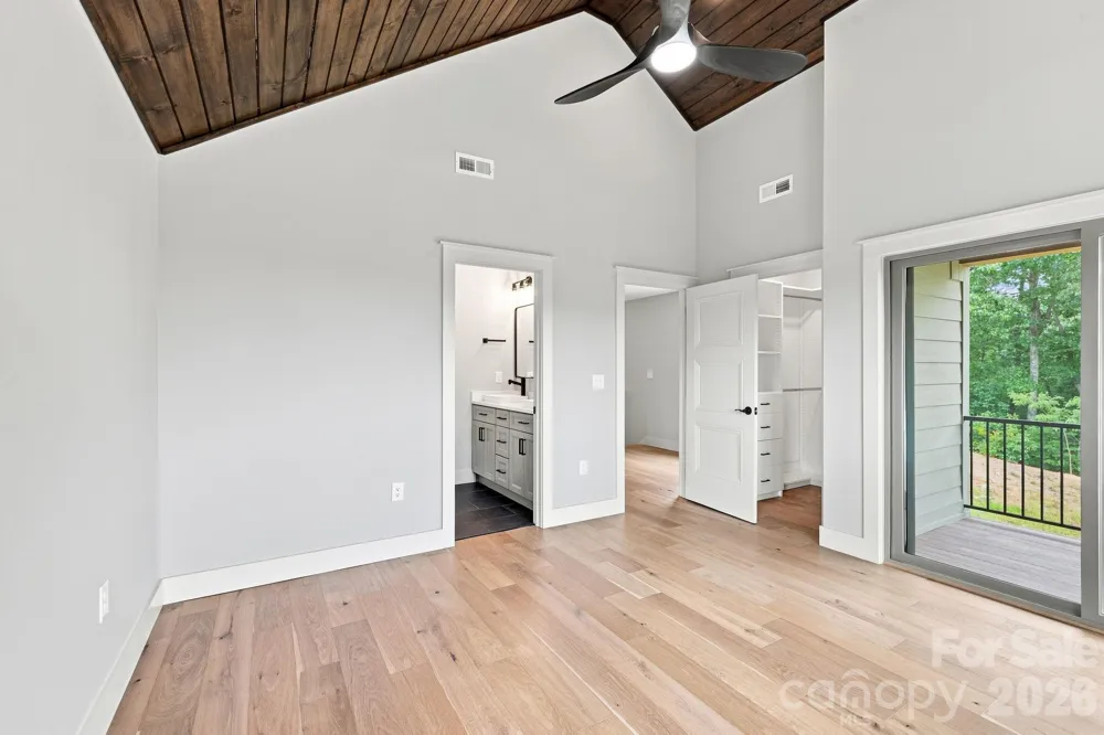 128 Chepstow Place Black Mountain, NC 28711