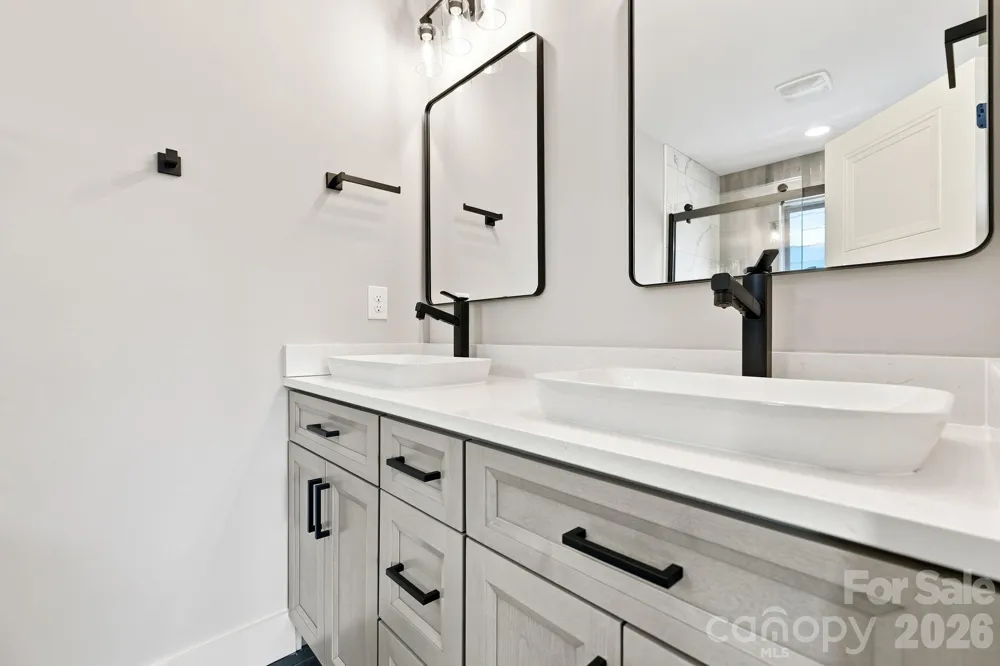128 Chepstow Place Black Mountain, NC 28711