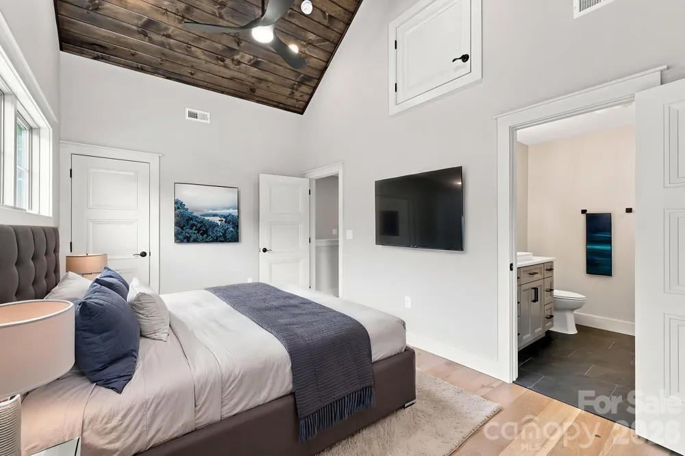 128 Chepstow Place Black Mountain, NC 28711