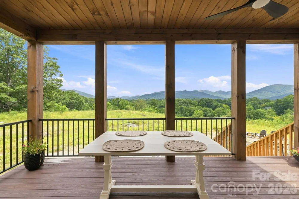 128 Chepstow Place Black Mountain, NC 28711