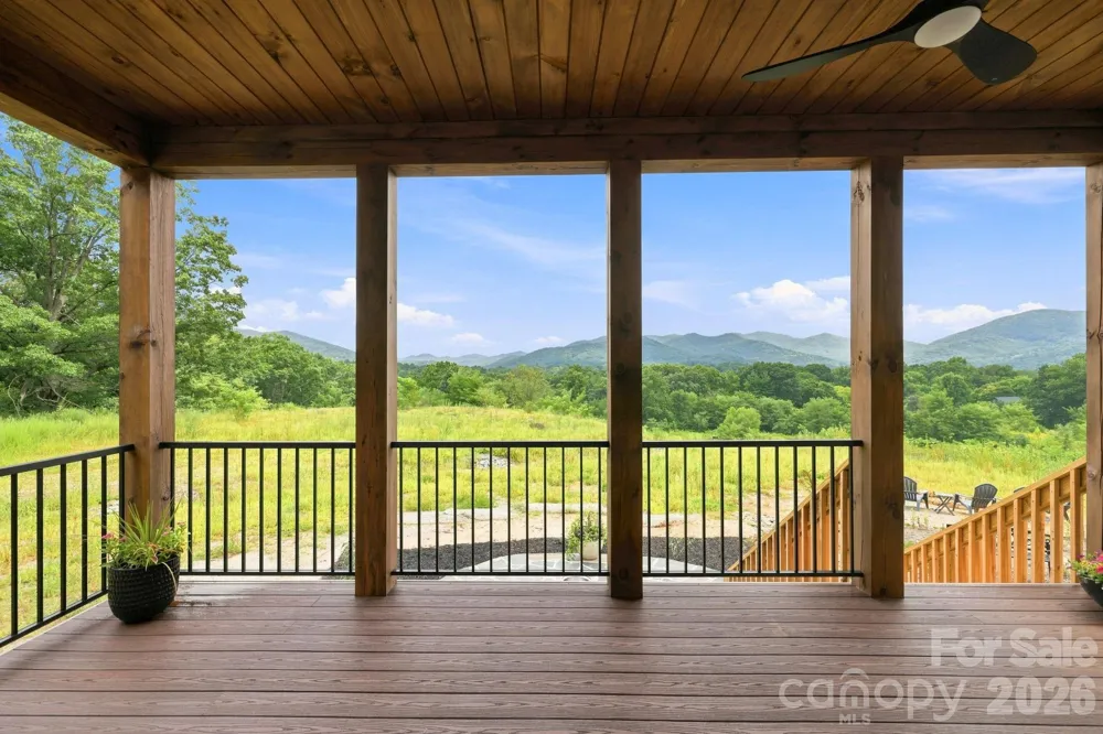128 Chepstow Place Black Mountain, NC 28711