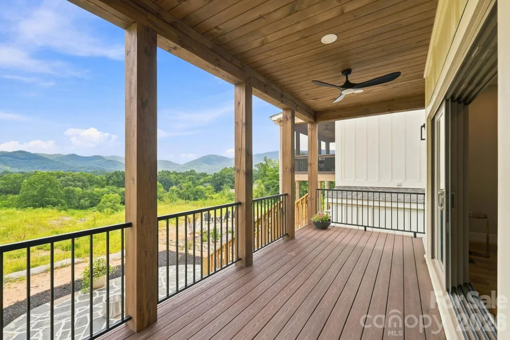 128 Chepstow Place Black Mountain, NC 28711