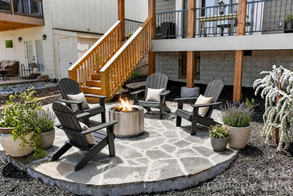 128 Chepstow Place Black Mountain, NC 28711