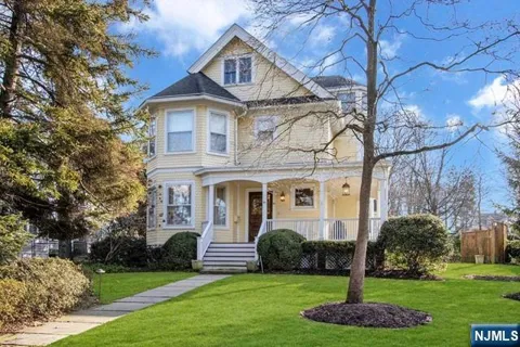 89 Dwight Place