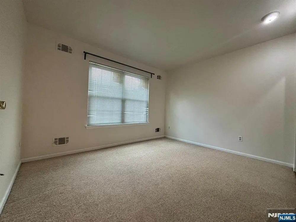 1530 Westgate Drive Fort Lee, NJ 07024