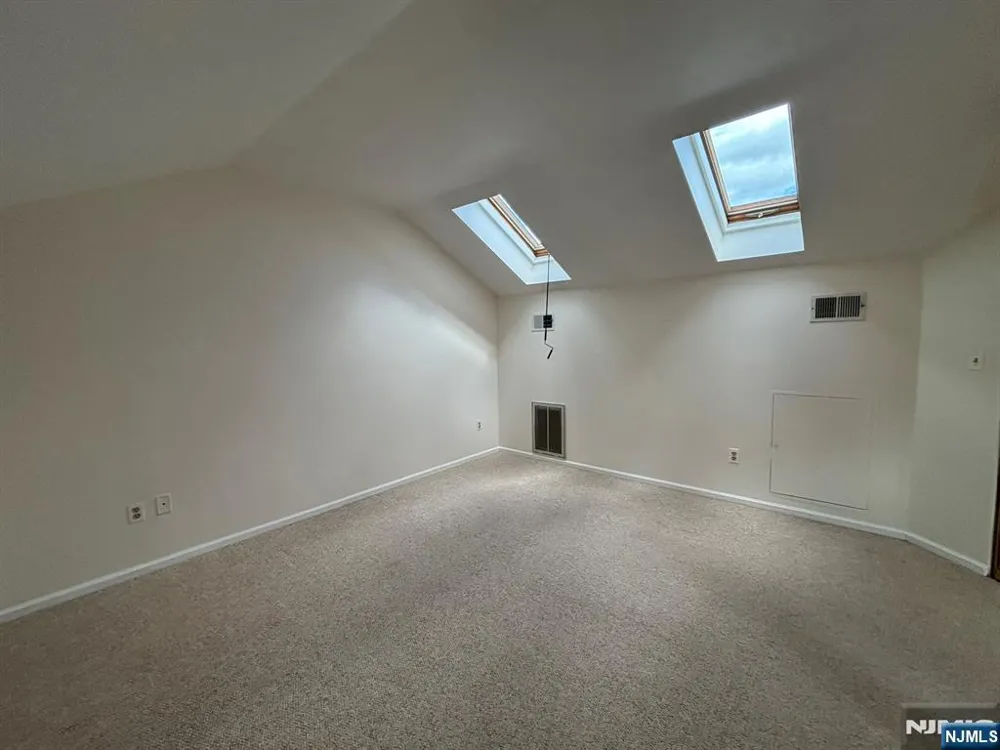 1530 Westgate Drive Fort Lee, NJ 07024