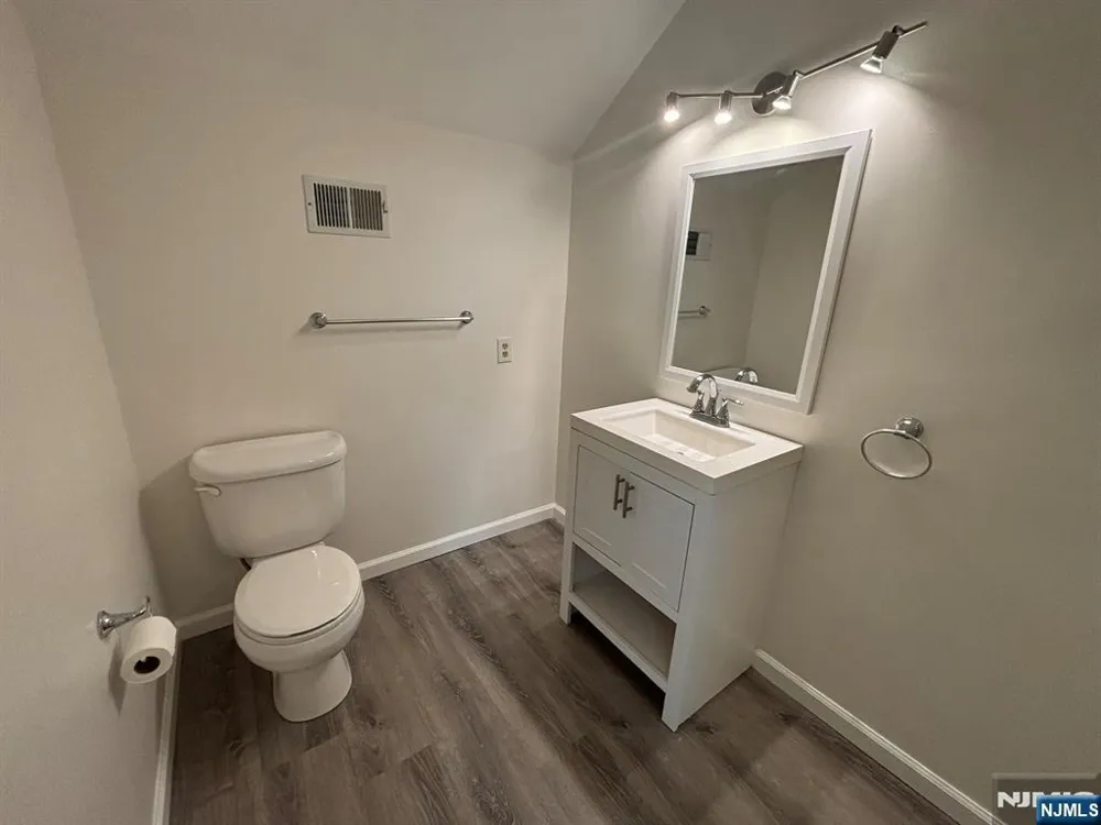 1530 Westgate Drive Fort Lee, NJ 07024
