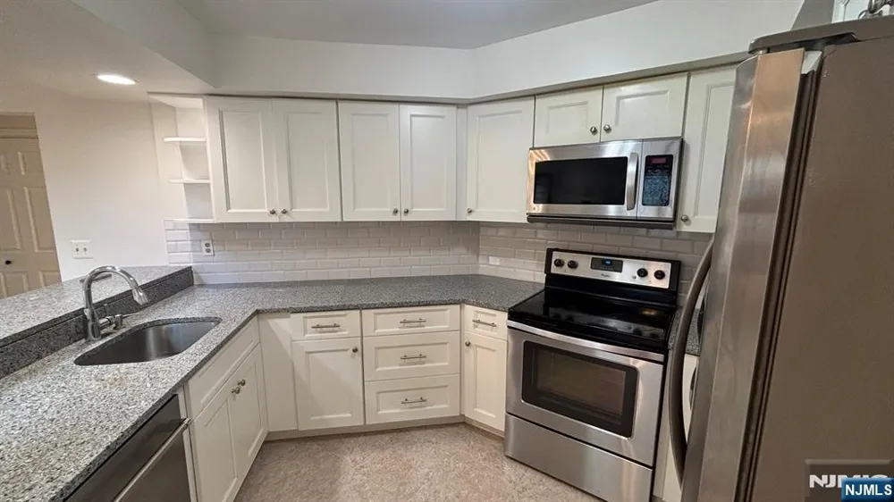 1530 Westgate Drive Fort Lee, NJ 07024