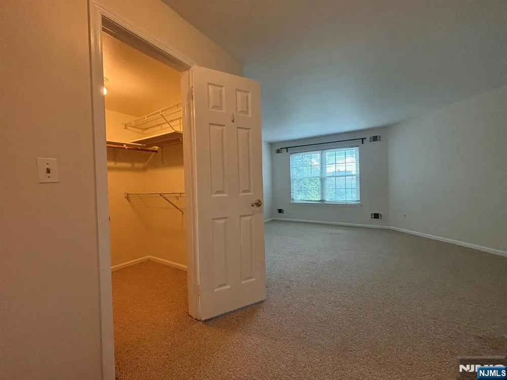 1530 Westgate Drive Fort Lee, NJ 07024