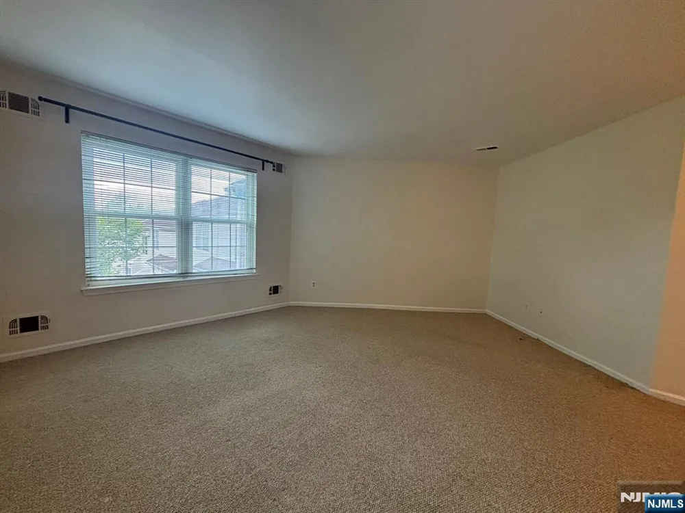 1530 Westgate Drive Fort Lee, NJ 07024
