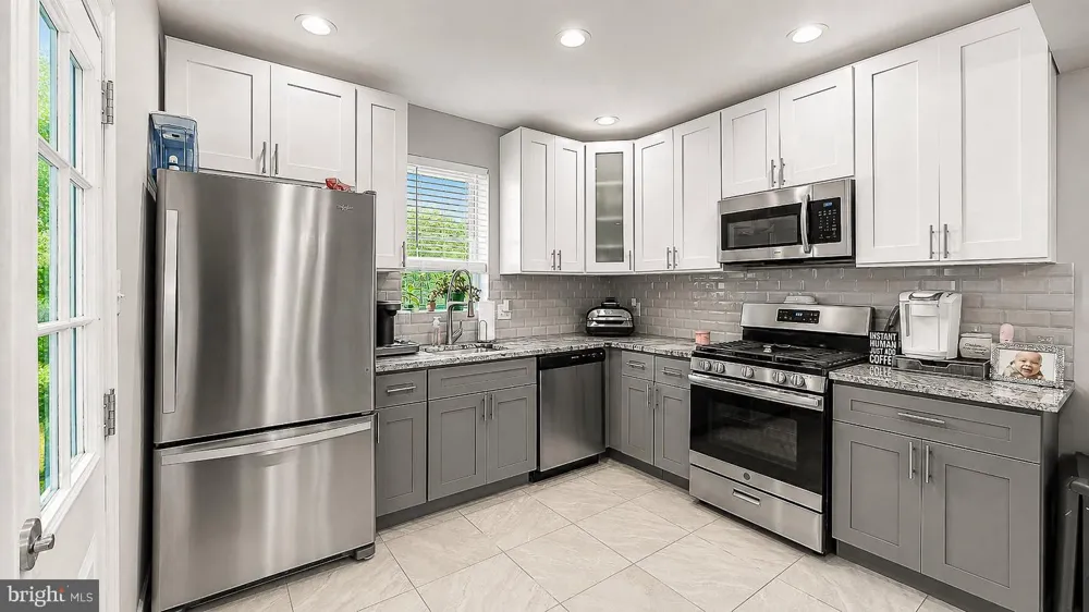 5867 UPLAND WAY Philadelphia, PA 19131