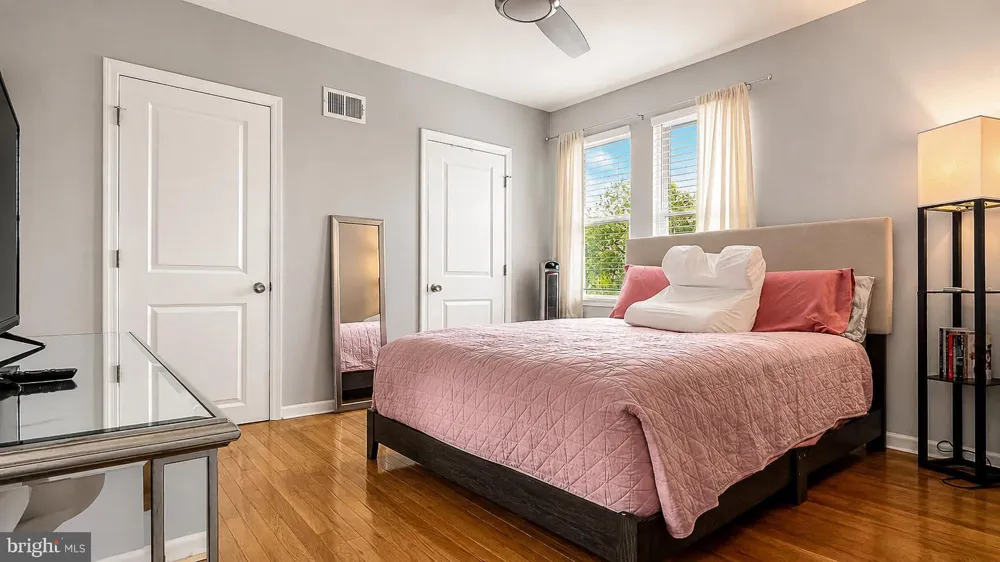 5867 UPLAND WAY Philadelphia, PA 19131