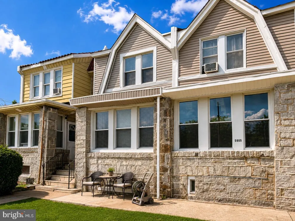 5867 UPLAND WAY Philadelphia, PA 19131
