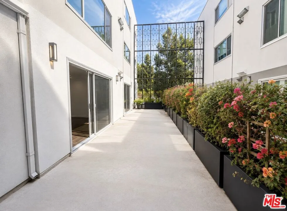 9955 Durant #101 Beverly Hills, CA 90212