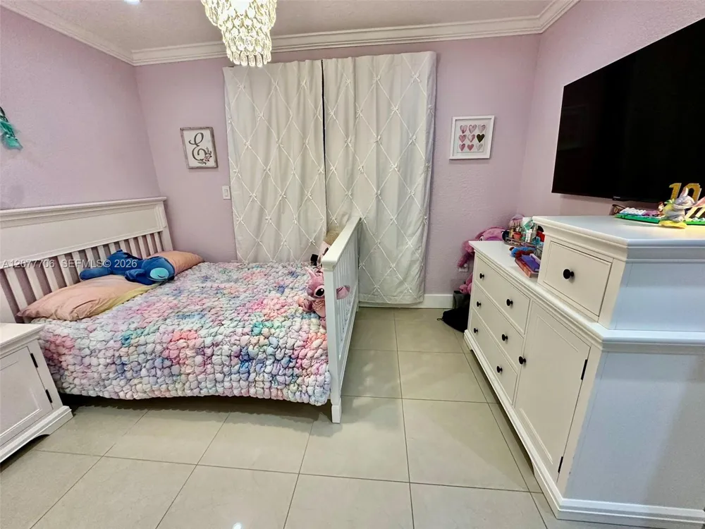 9021 NW 150th Ter Miami Lakes, FL 33018