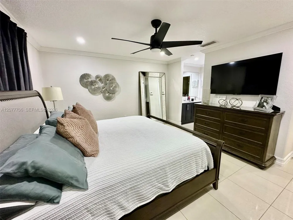 9021 NW 150th Ter Miami Lakes, FL 33018