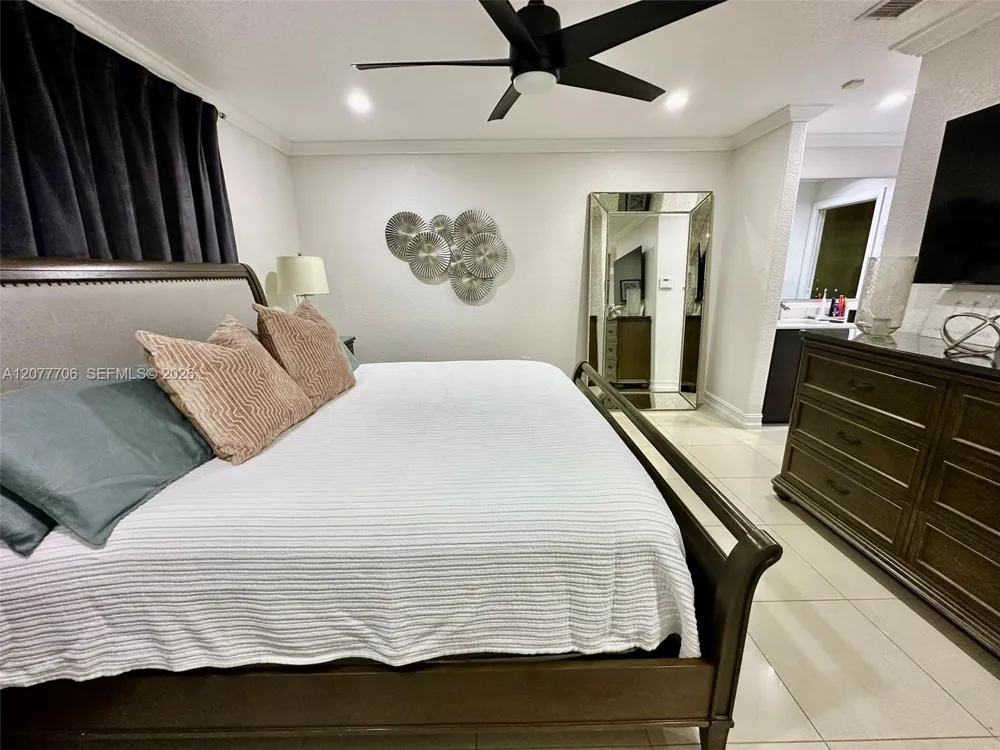 9021 NW 150th Ter Miami Lakes, FL 33018