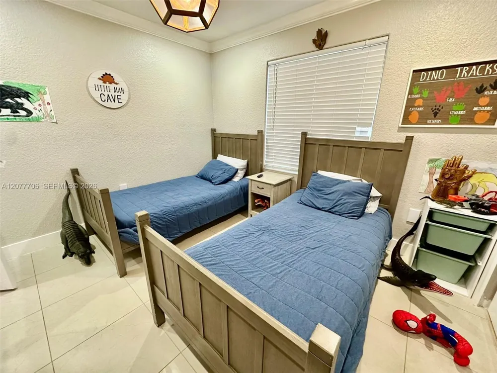 9021 NW 150th Ter Miami Lakes, FL 33018