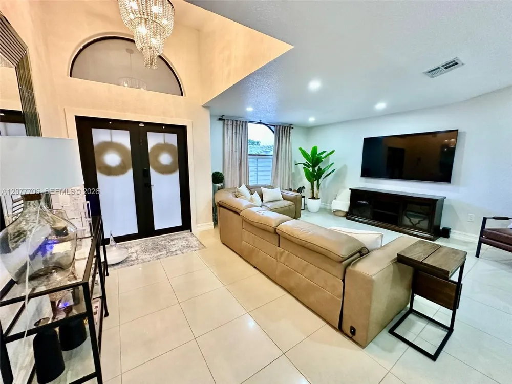 9021 NW 150th Ter Miami Lakes, FL 33018