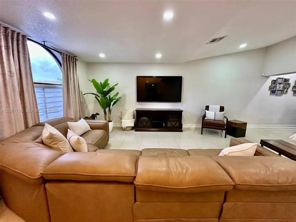 9021 NW 150th Ter Miami Lakes, FL 33018