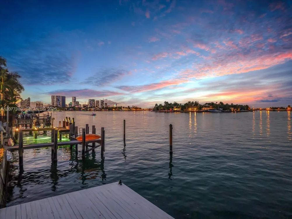 279 Hibiscus Dr Miami Beach, FL 33139
