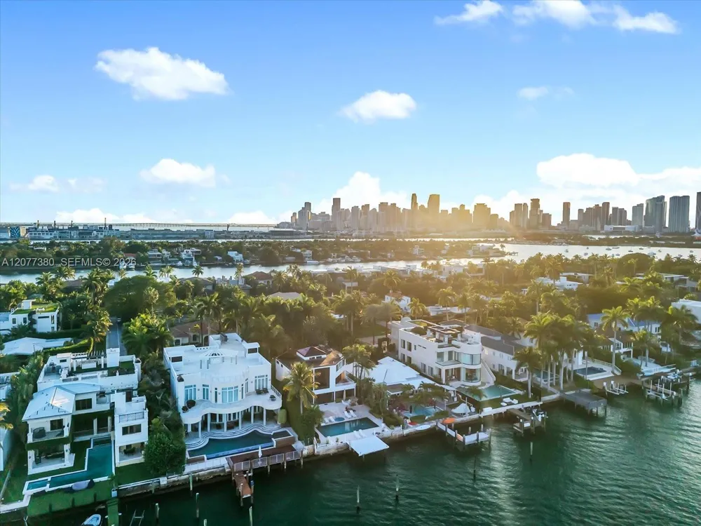 279 Hibiscus Dr Miami Beach, FL 33139