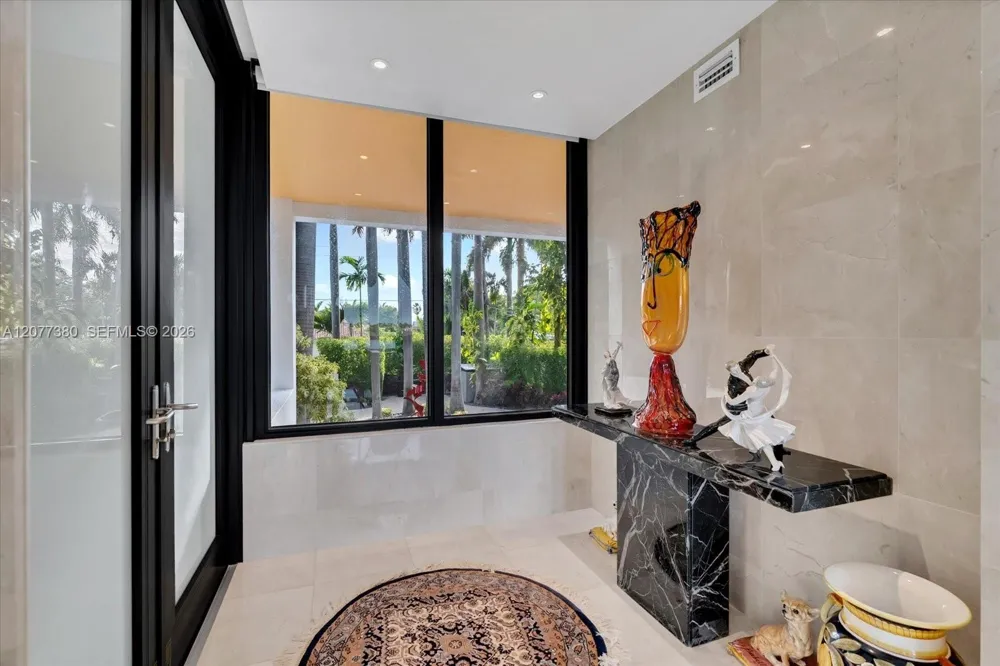 279 Hibiscus Dr Miami Beach, FL 33139