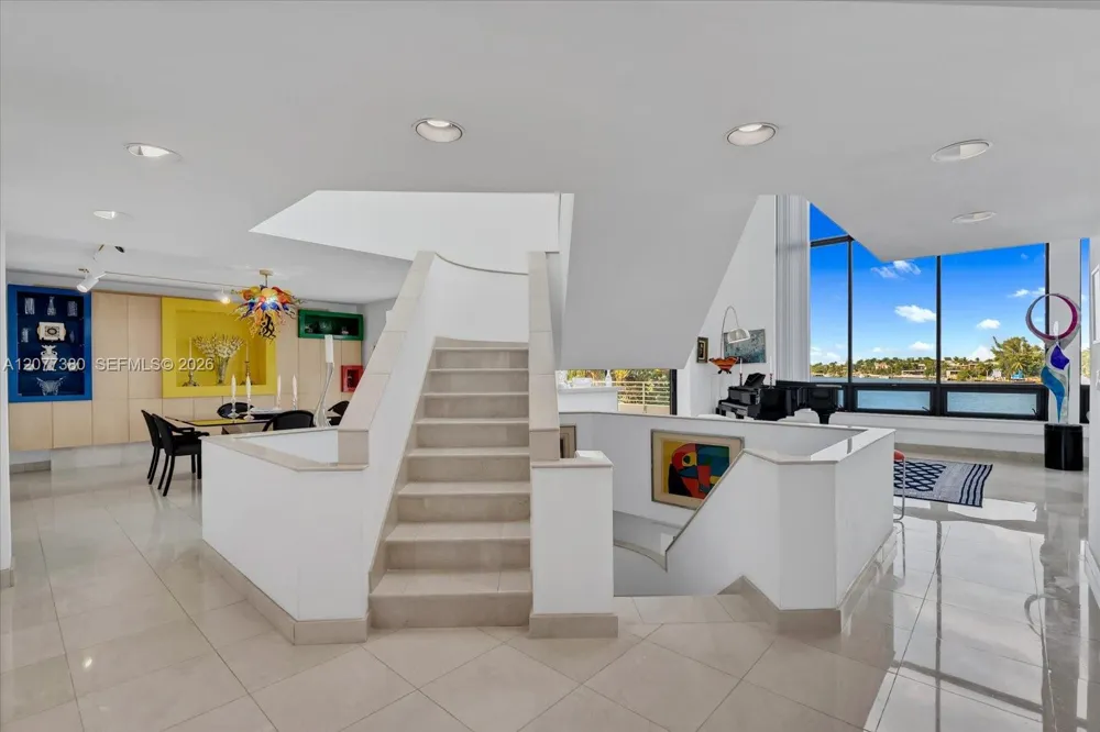 279 Hibiscus Dr Miami Beach, FL 33139