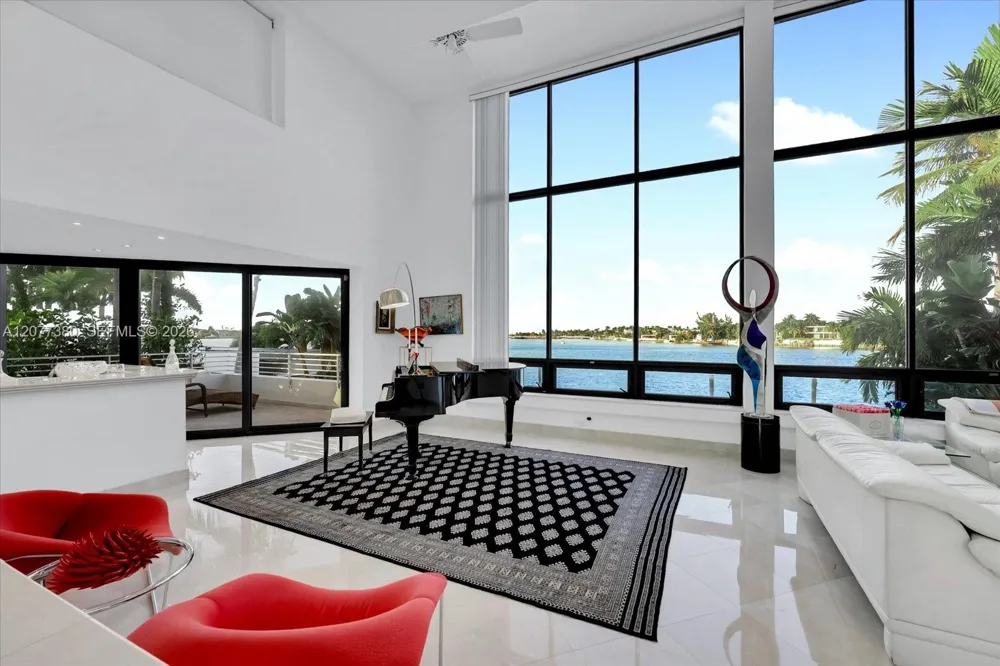 279 Hibiscus Dr Miami Beach, FL 33139