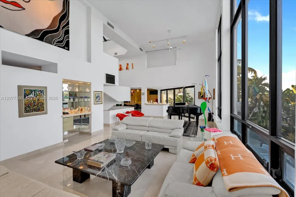 279 Hibiscus Dr Miami Beach, FL 33139
