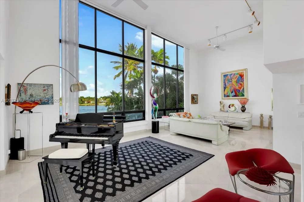 279 Hibiscus Dr Miami Beach, FL 33139