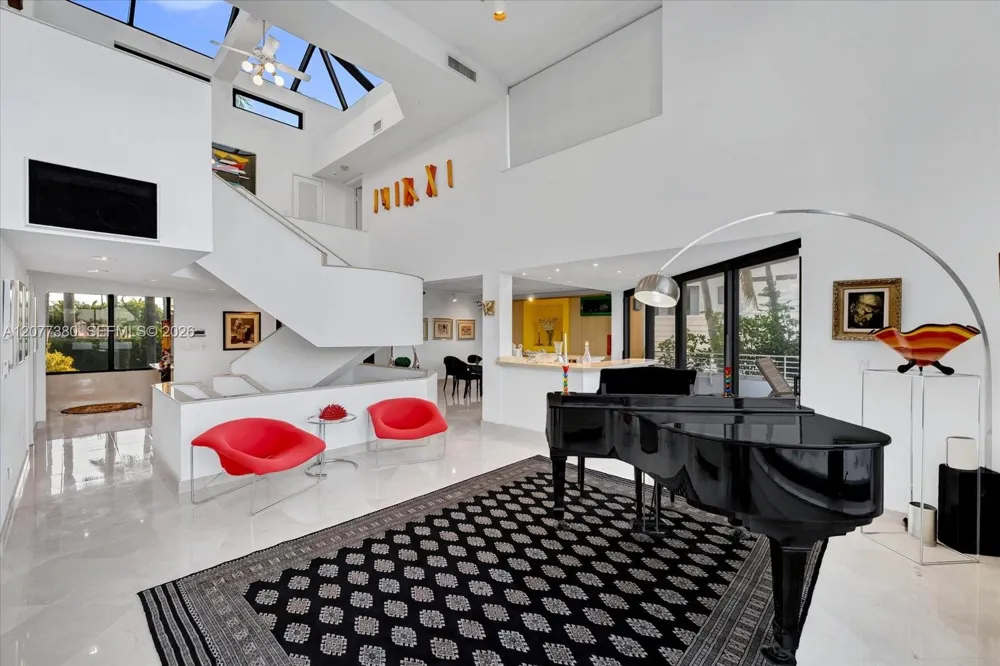 279 Hibiscus Dr Miami Beach, FL 33139