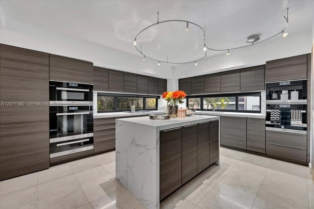 279 Hibiscus Dr Miami Beach, FL 33139