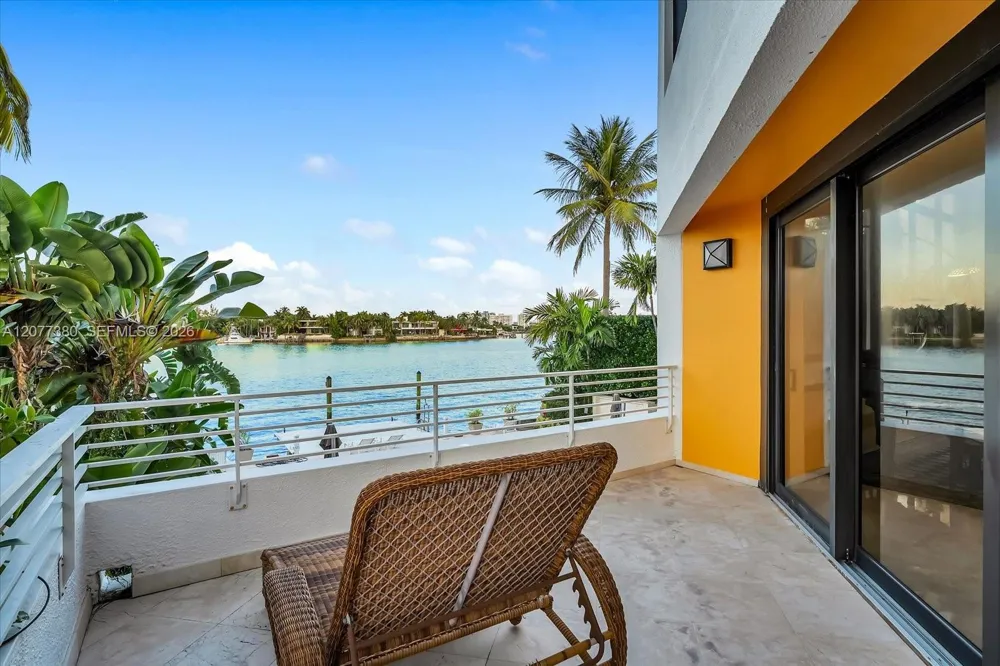 279 Hibiscus Dr Miami Beach, FL 33139